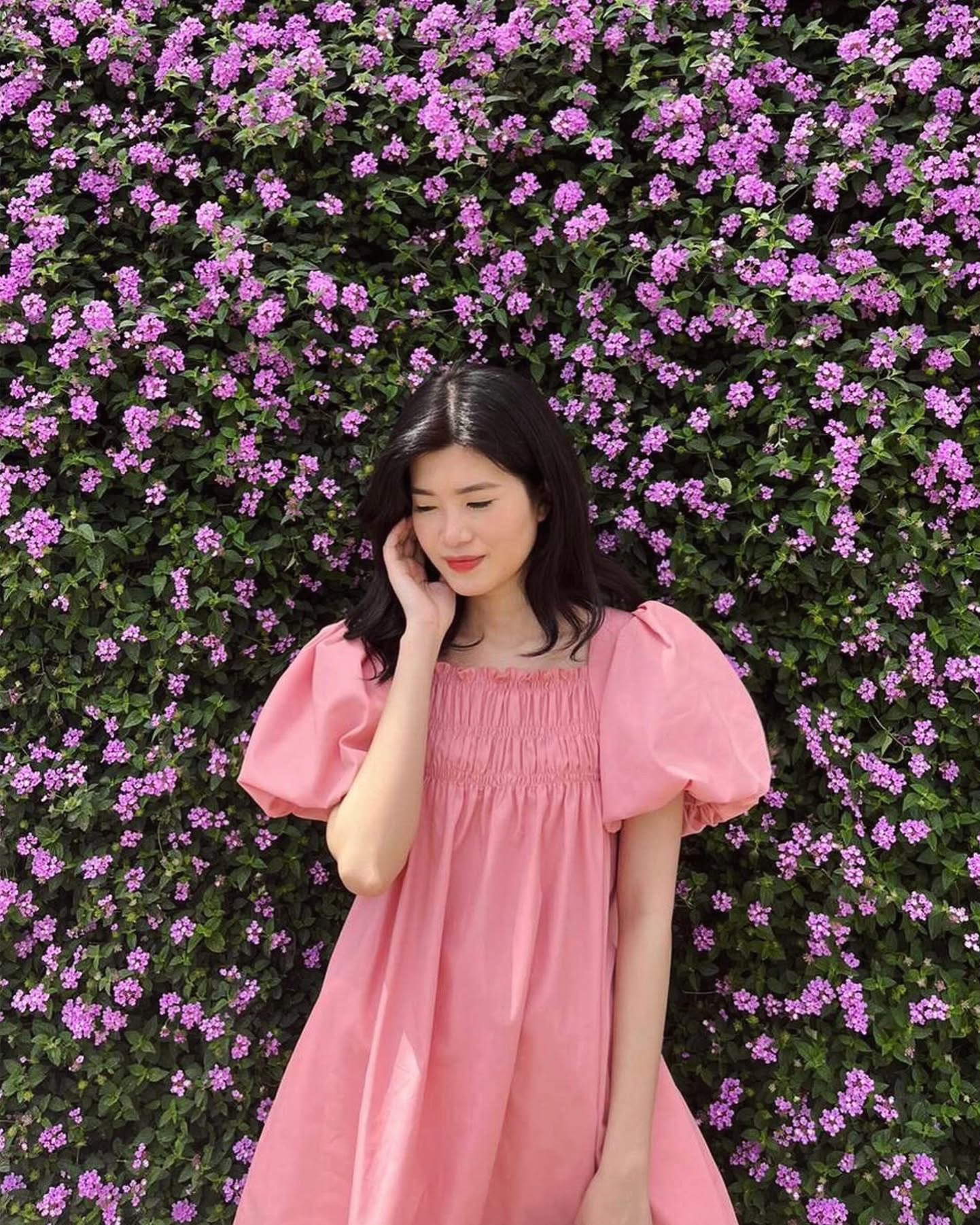 Signature Mini Dress — เดรสเบบี้ดอลล์แขนพอง ทรงตรงจับจีบอก — 8