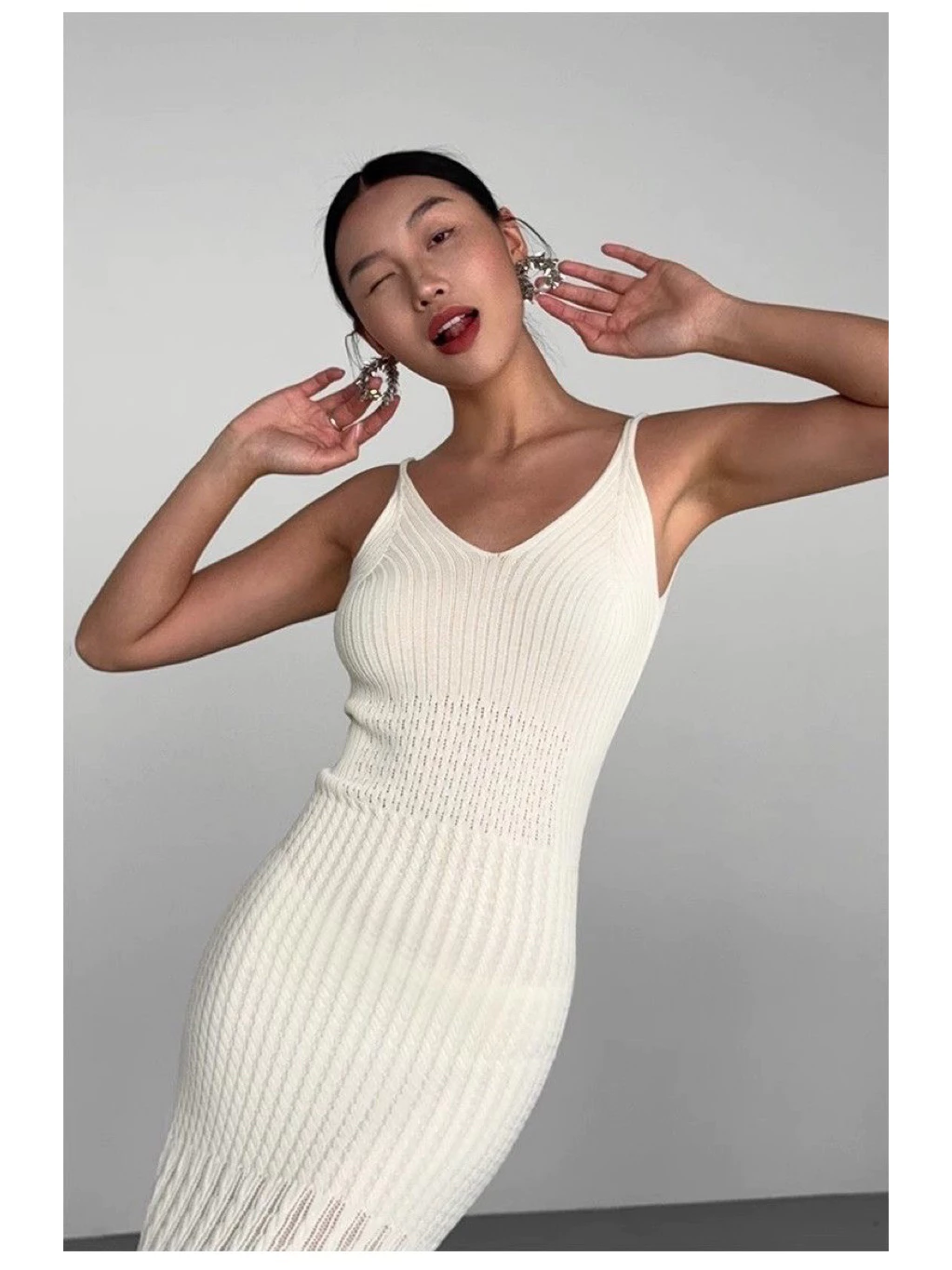 Ribbed Knit Maxi Dress — เดรสยาวผ้านิตริบ ทรงเข้ารูป — 5