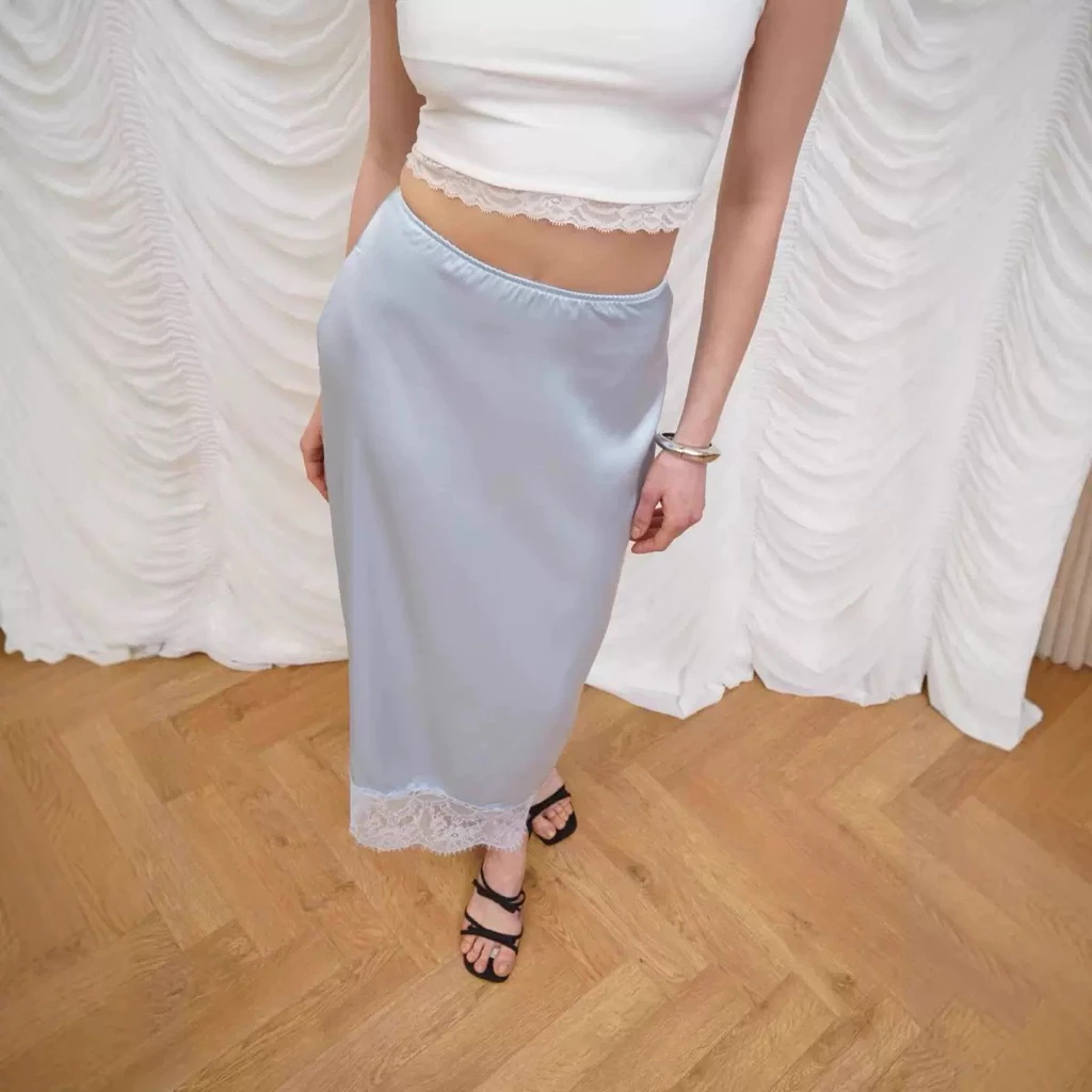 Satin Lace Midi Skirt — กระโปรงยาวผ้าซาตินแต่งลูกไม้ — 3