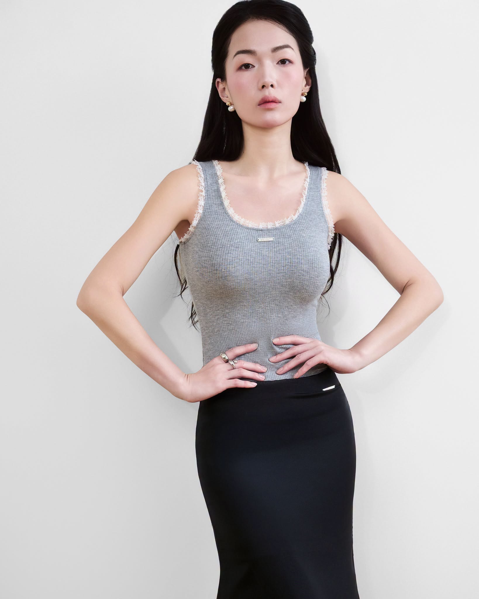 Anna Tank — เสื้อกล้ามเรียบ ทรงสวย — 4