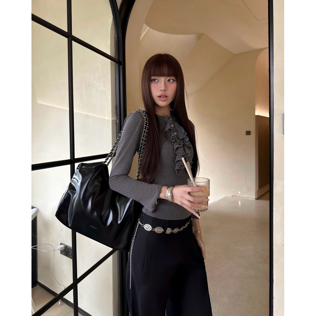 Josie Top — เสื้อแขนยาวแต่งระบายหน้าอก — 6