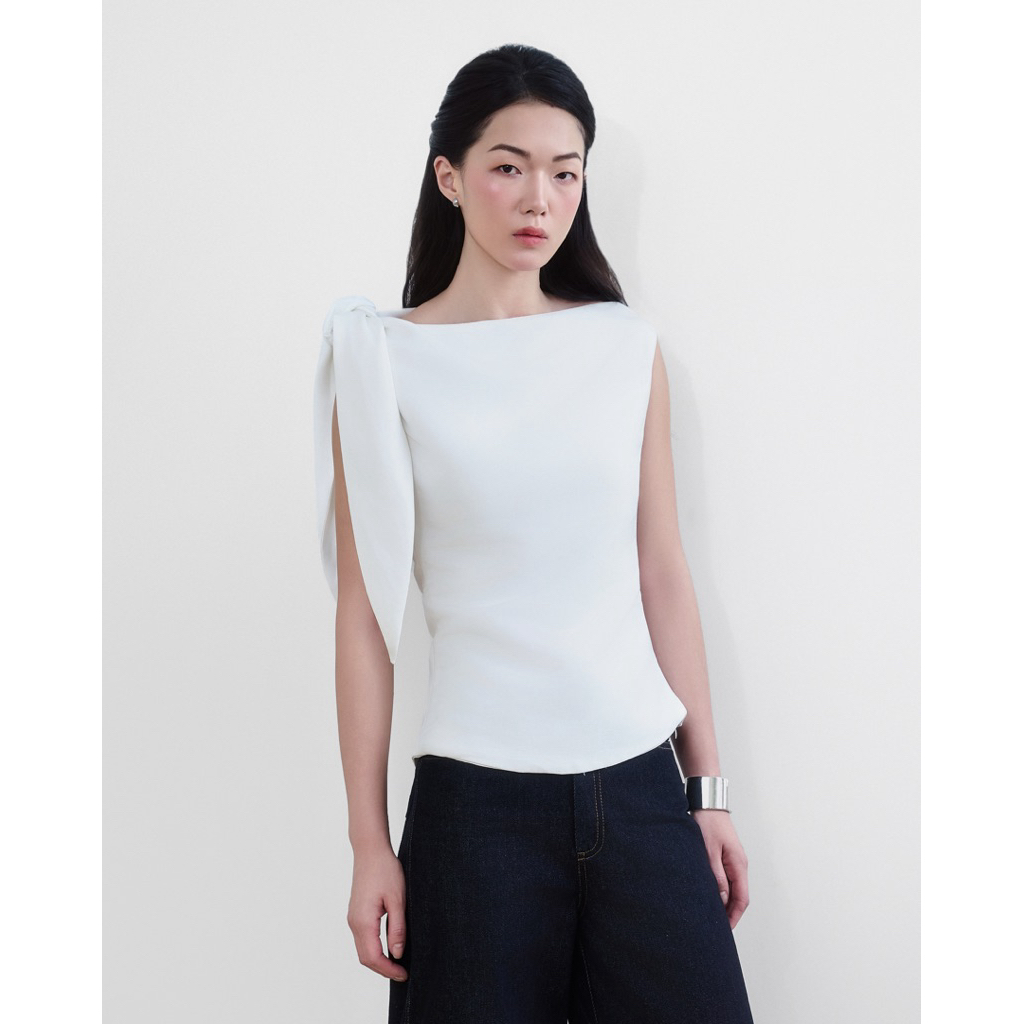Lana Bow Top — เสื้อผูกโบว์
