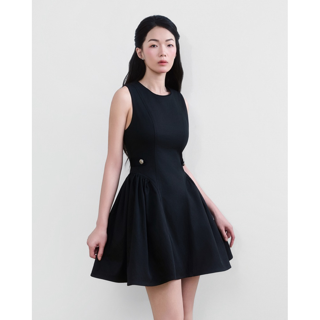Cassandra Dress — เดรสผ้าคากี ทรงสุภาพ